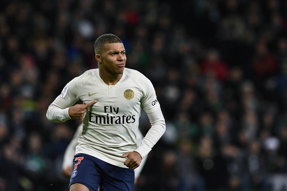 C罗能否在2026年圆梦, 冲击千球里程碑?